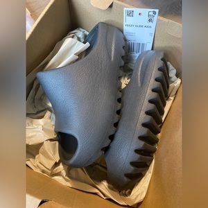 Yeezy slides , toddler 10k! Color : Onyx